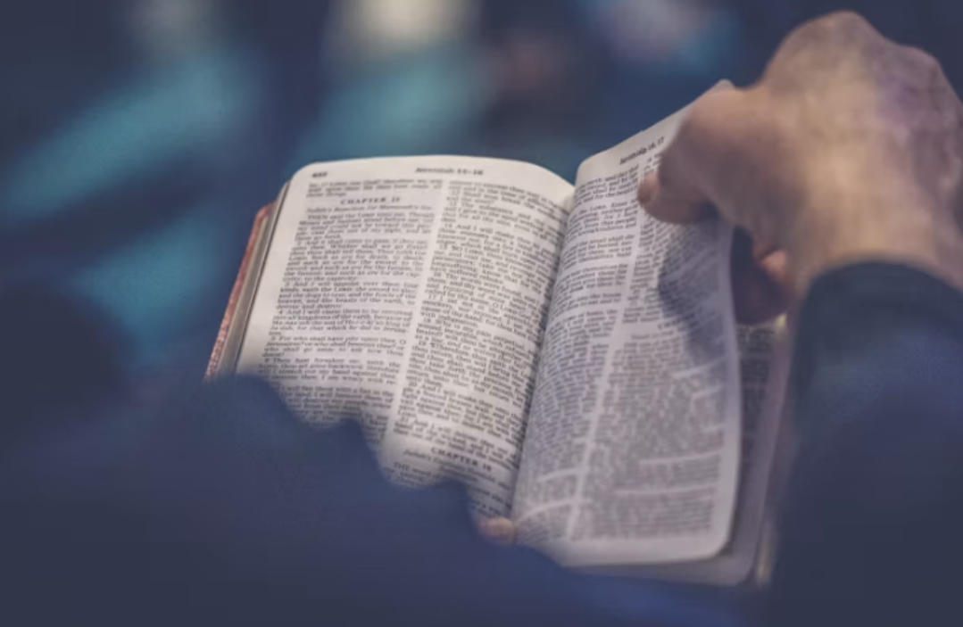 Evangelism Bible: Key Verses to Share Your Faith Boldly