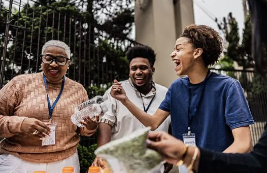 Church Outreach Programs That Help People Connect